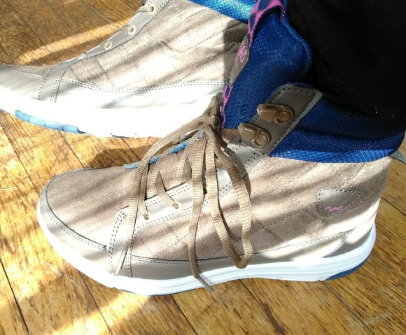 Boots - Picture 3 of 6